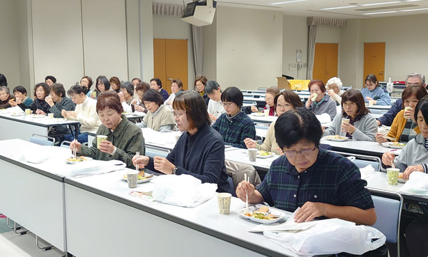 試食の様子